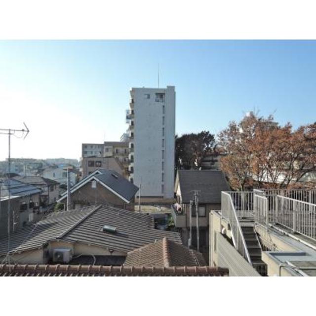 ６階建ての建物の４階にあるお部屋です。