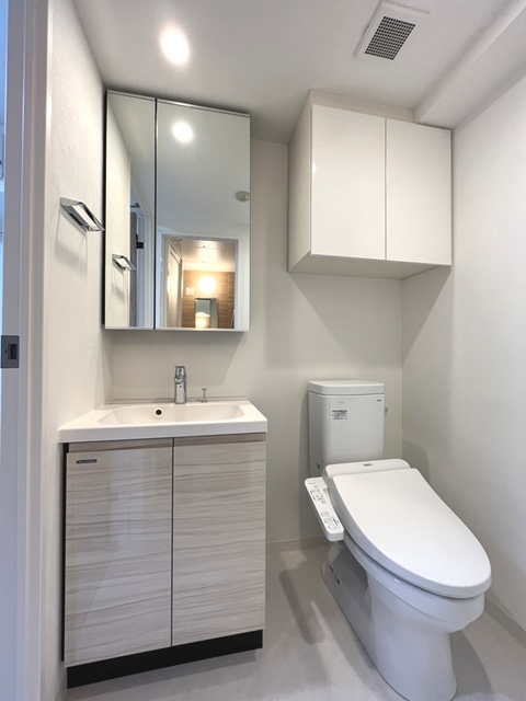 洗面所です。シンプルな造りになっています。
※写真は同タイプ住戸です。