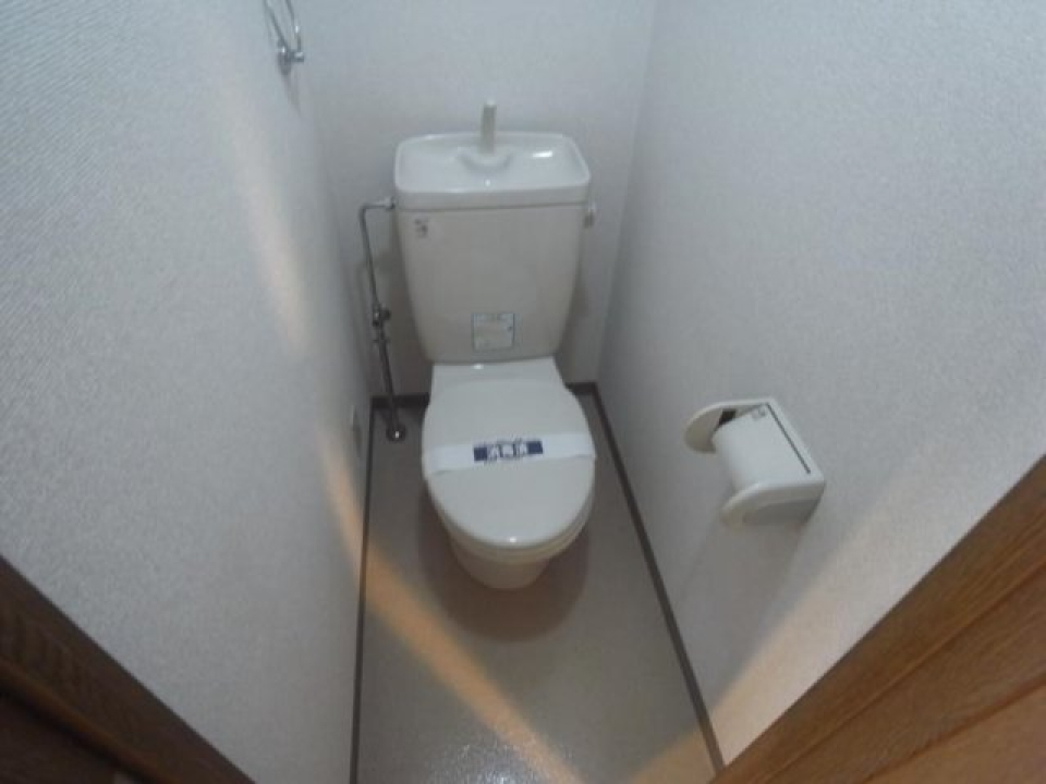 シンプルなトイレ。