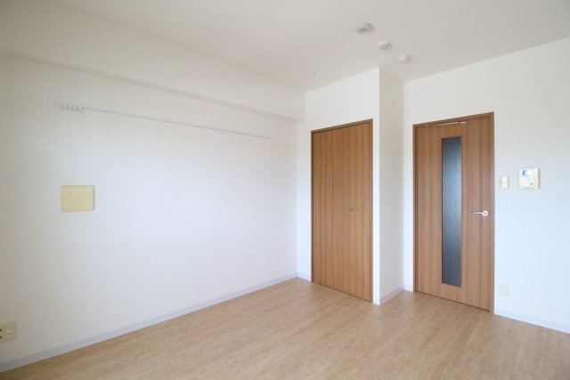 クローゼット付きで便利です。