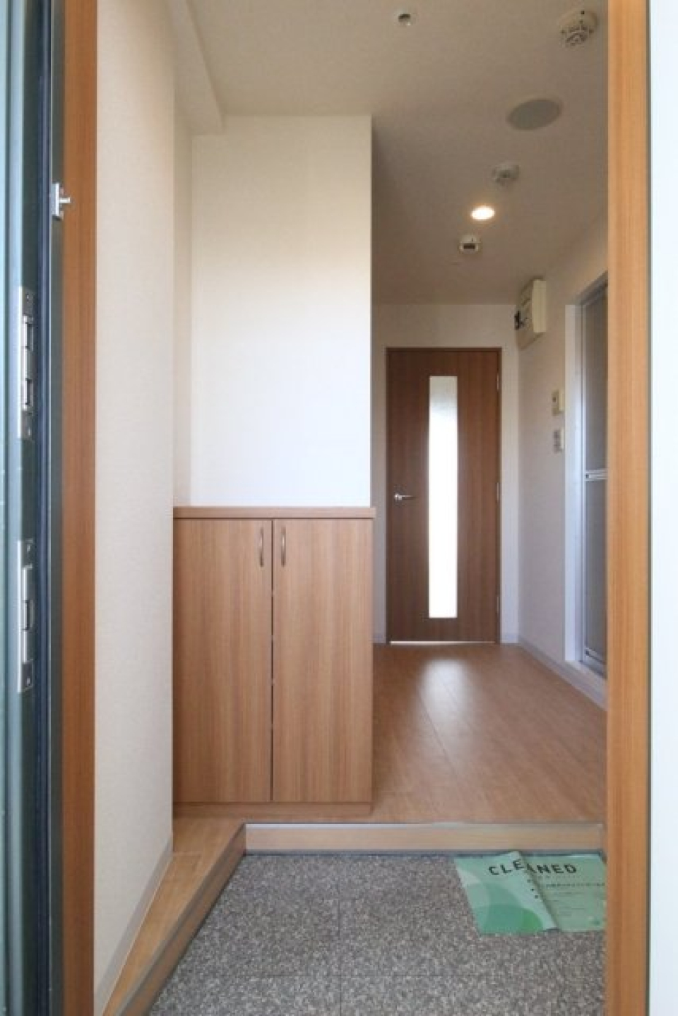 玄関からの様子です。