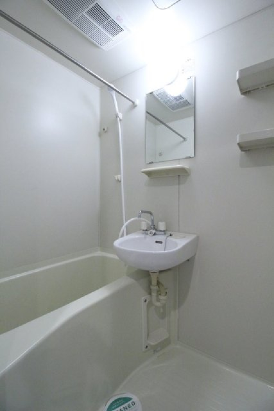 お掃除が楽な2点ユニットバスです。