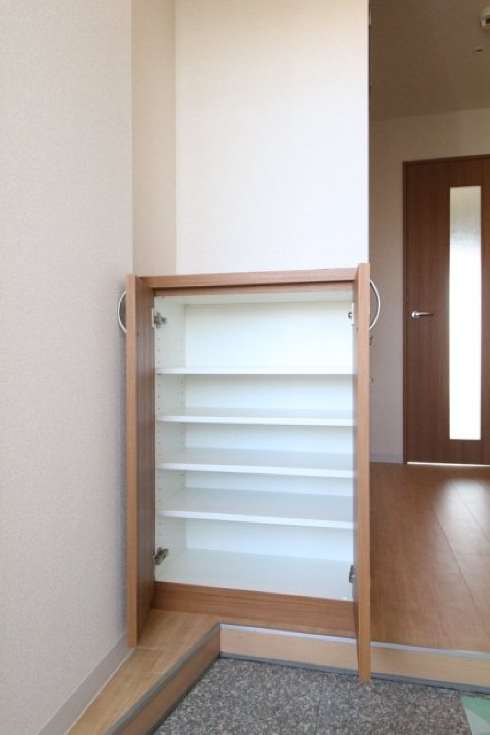 靴入の中の様子です。