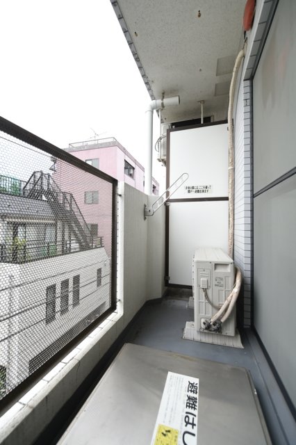 格子状で外が透けて見えるので、、開放感があります。