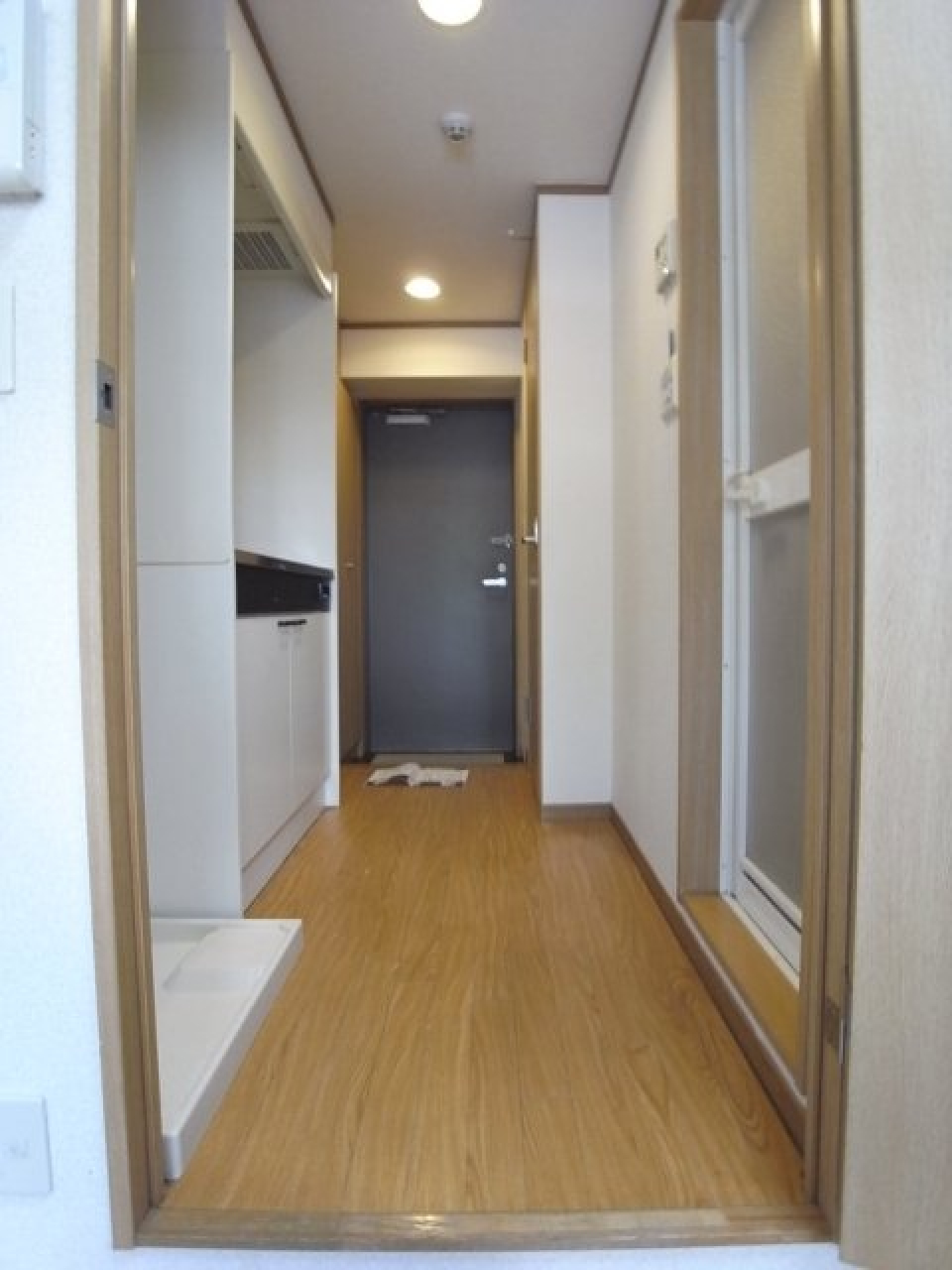 キッチンの右隣が洗濯機置きになっています。