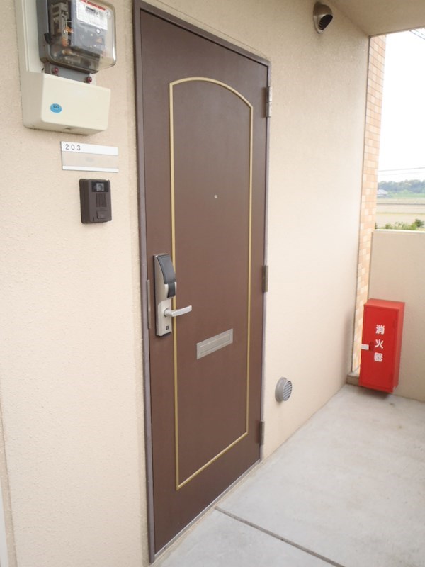玄関　電子キーなので鍵いらず