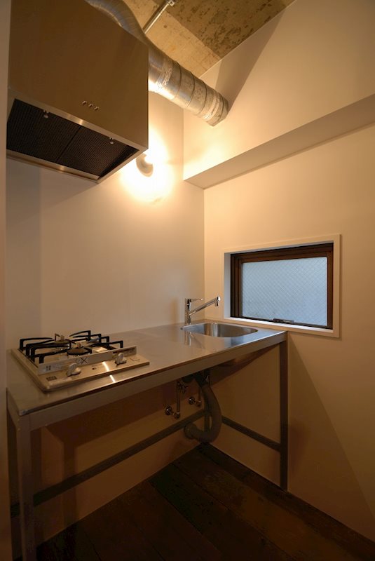 工業チックなシンプルキッチン。