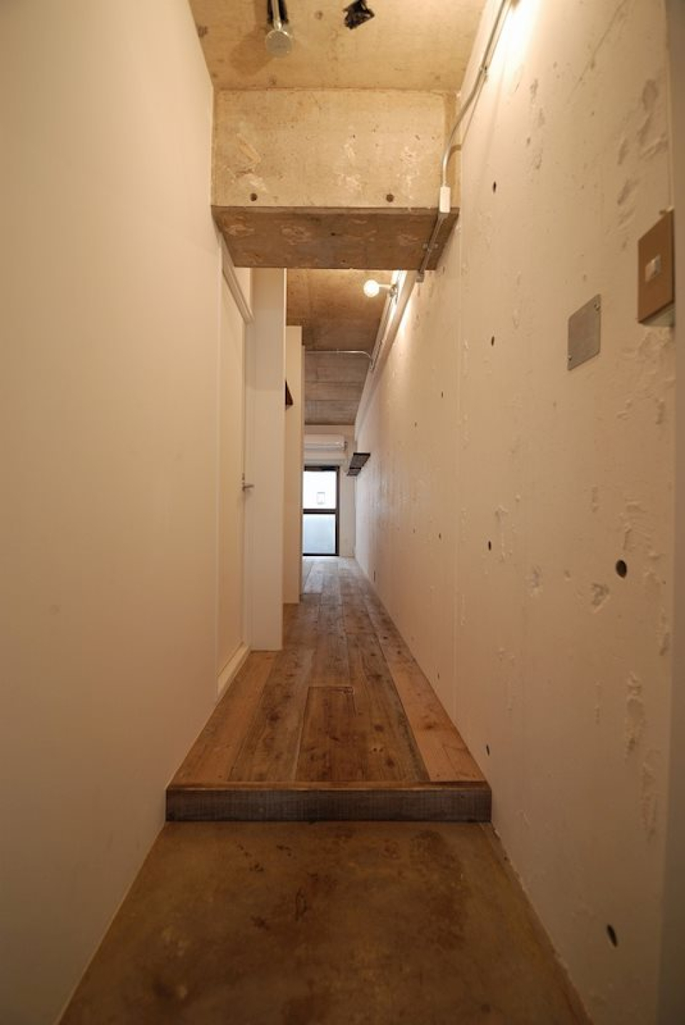 玄関の景色からこだわりを感じる。