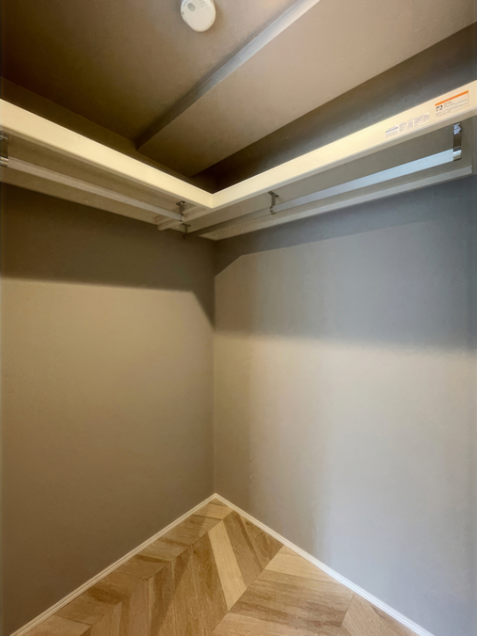 ウォークインクローゼットあります。