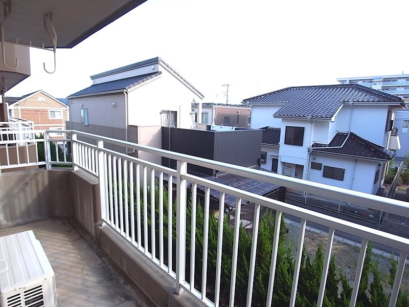 リビングからも寝室①からもバルコニーに出られます