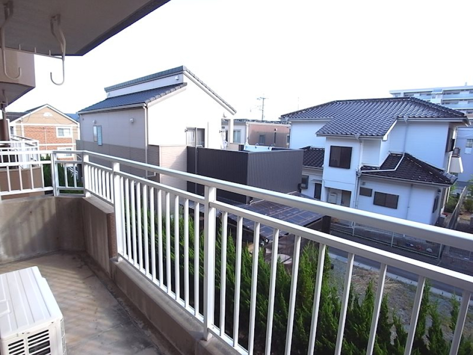 リビングからも寝室①からもバルコニーに出られます