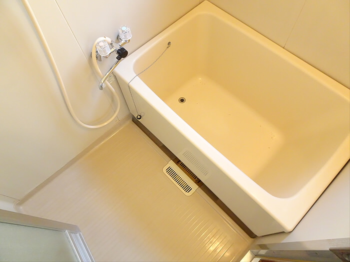 コンパクトな浴室です。