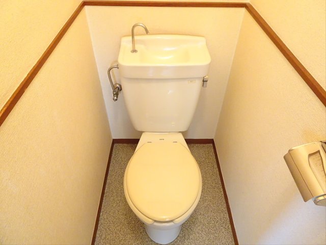 シンプルなトイレ。