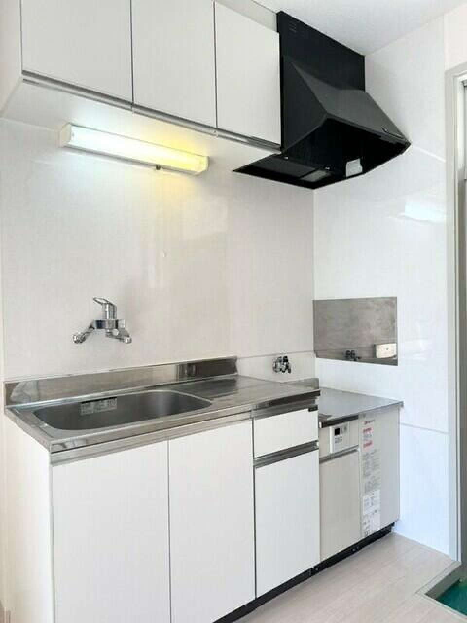 お値段の割には大きなサイズのキッチン。ガスコンロは自分で取り付けてくださいね！