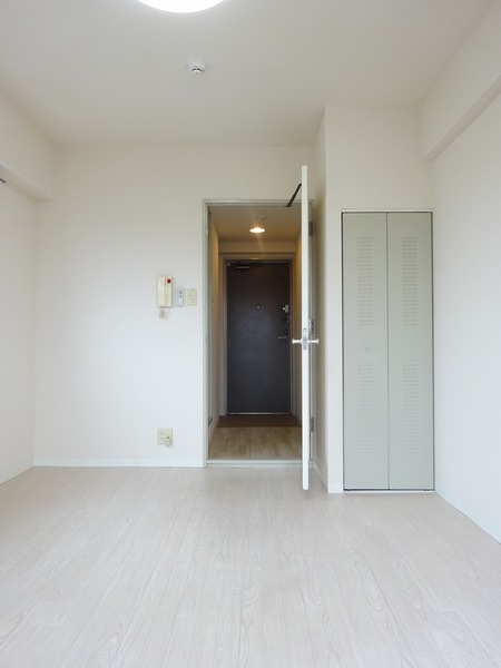 嬉しいクローゼット付きです。