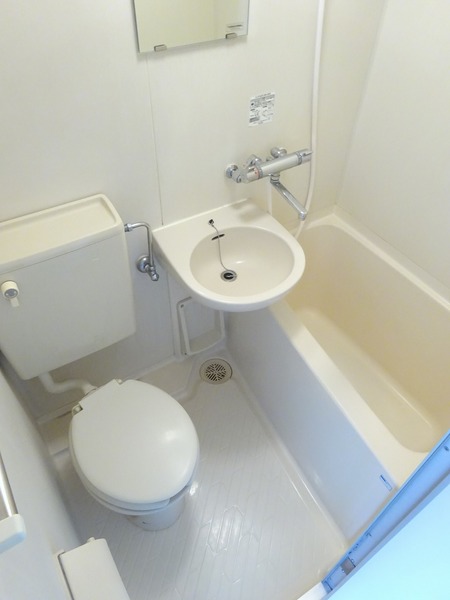 お掃除が楽な3点ユニットバスです。