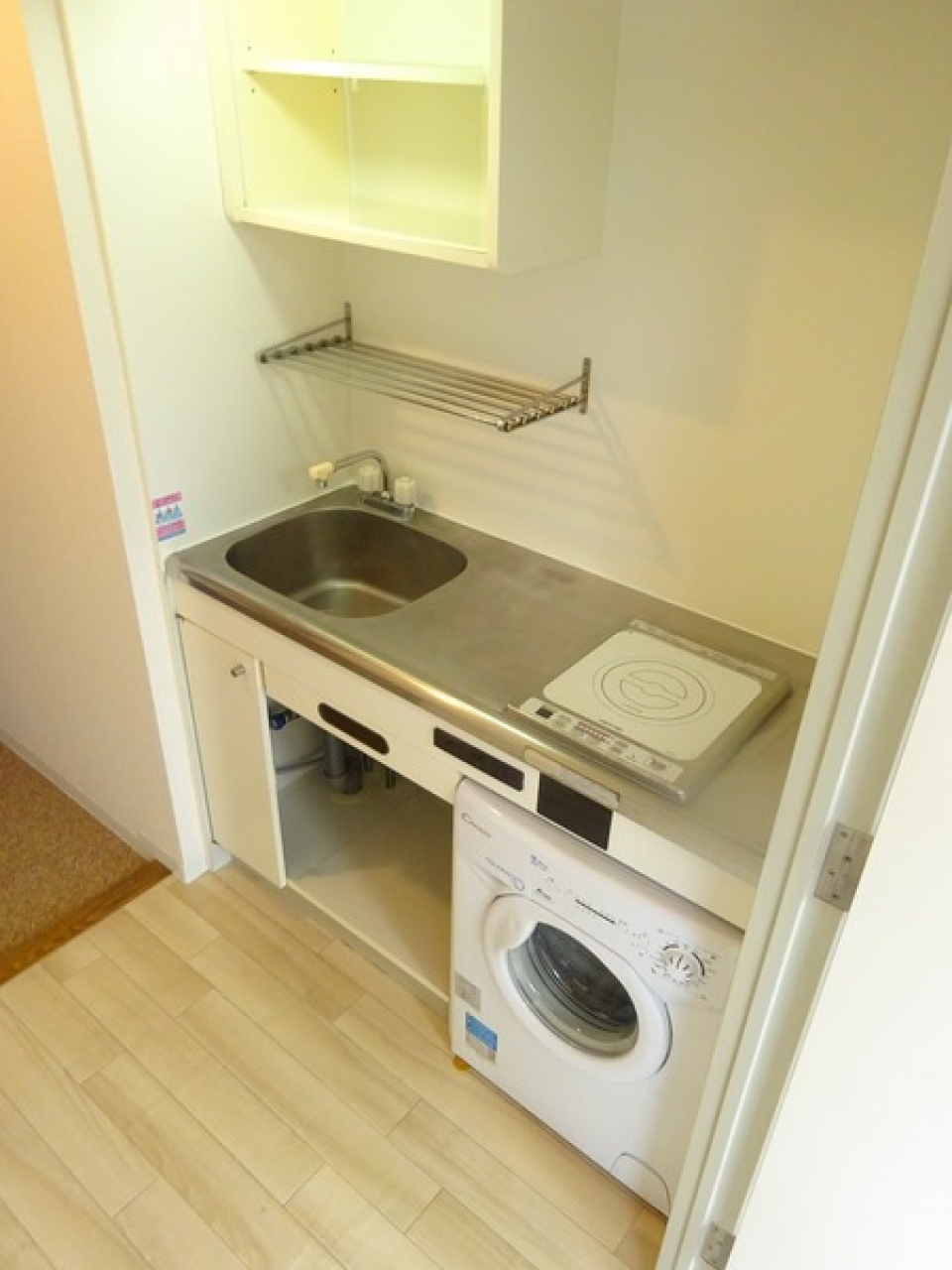 キッチンです。IHコンロが設置されています。