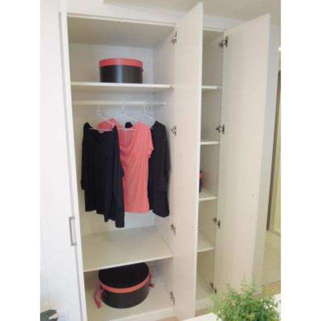 収納スペースは少し控えめな印象。ベッド下に収納できるタイプのベッドフレームが良さそう！
※写真は同タイプ住戸です。家具や小物はイメージです。