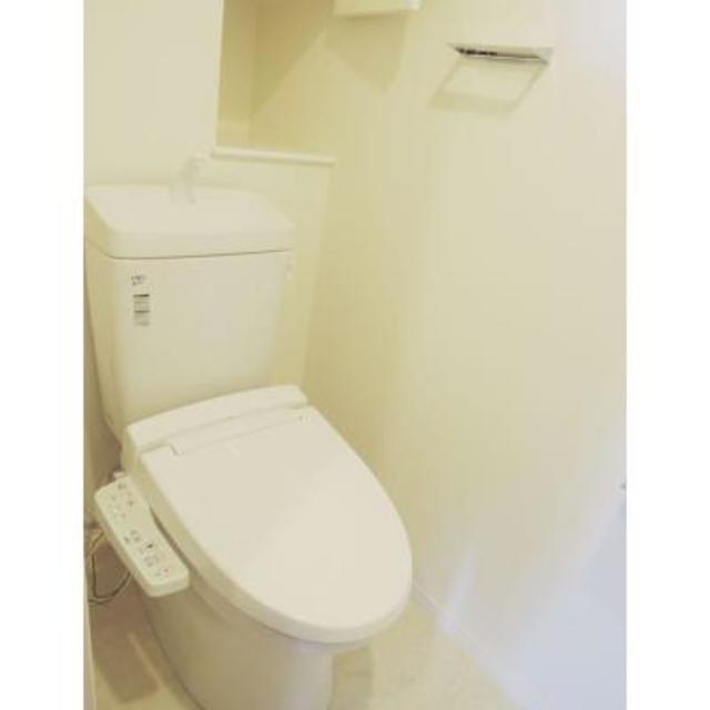 トイレです。
※写真は同タイプ住戸です。
