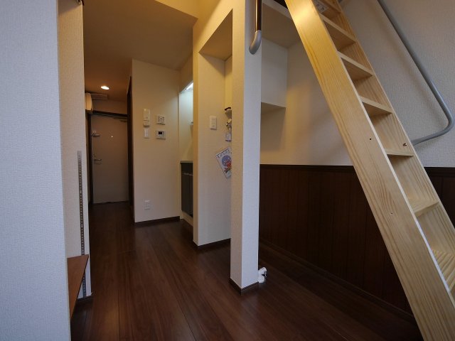 ダークブラウンだから落ち着いた大人の雰囲気。