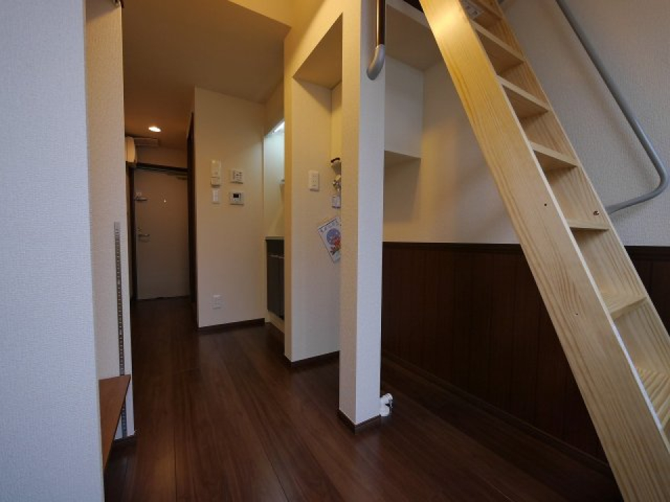 ダークブラウンだから落ち着いた大人の雰囲気。