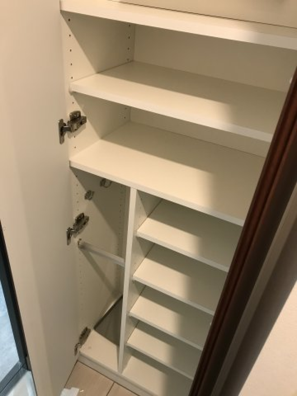 玄関には嬉しいシューズボックス付きです。