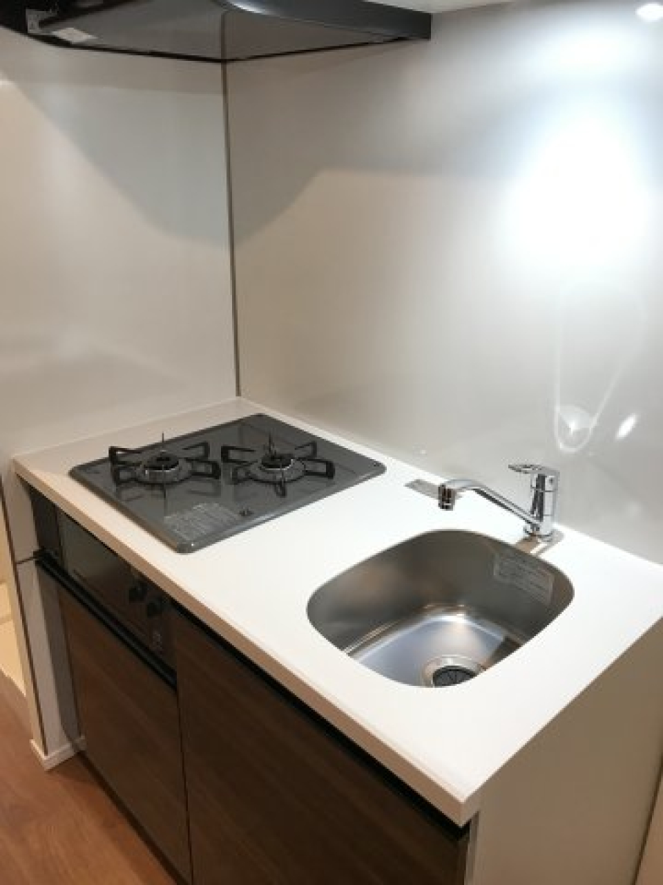 キッチンです。2口のガスコンロ付きです。