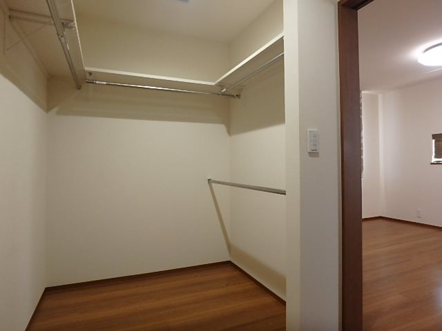 ハンガーラック多めなのでたくさん服を掛けられます！