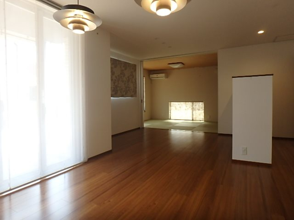 19.5帖の広々LDK。遊び盛りの子供たちには恰好の遊び場です！