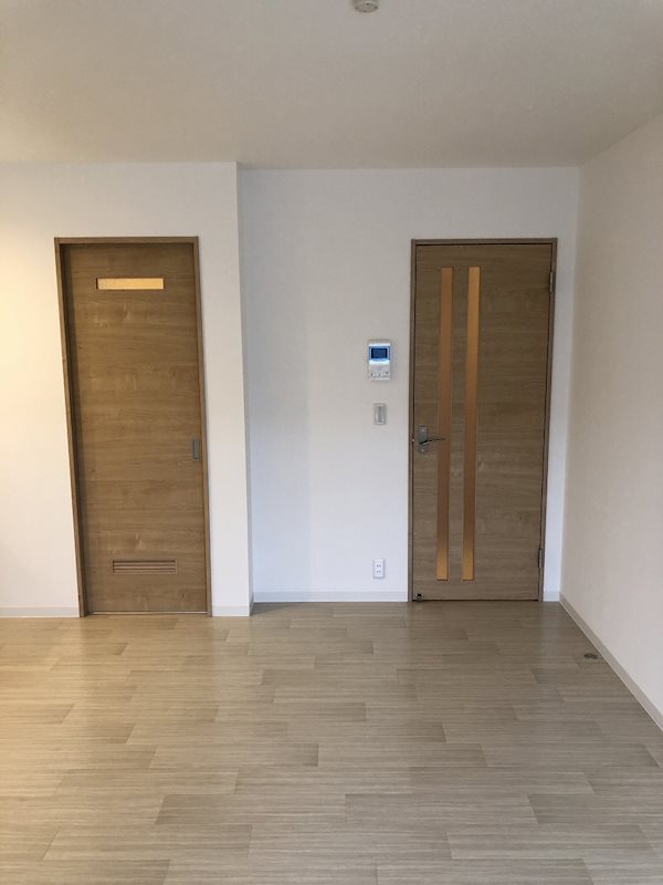 木目調のドアと床がマッチしていてとてもかわいいです！