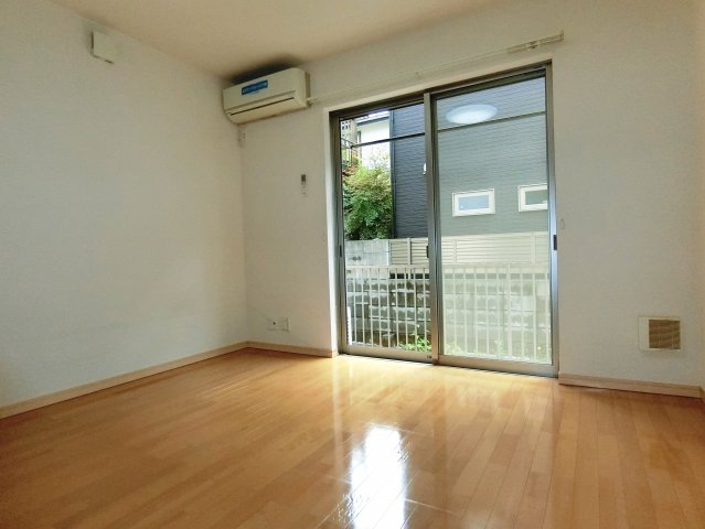 7.49帖の洋室です。
※同物件内参考画像