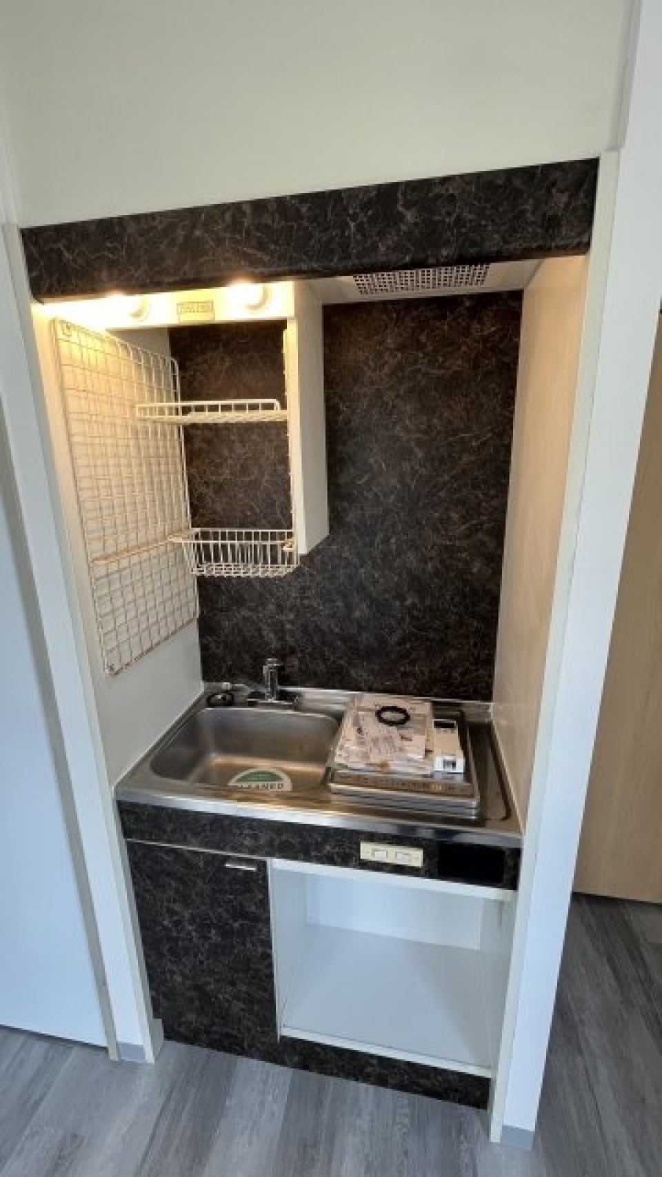 キッチンは1口IHコンロが設置されています。