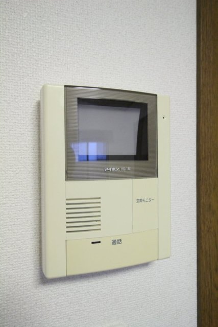 モニター付インターフォンになっています。