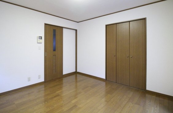 嬉しいクローゼット付きです。