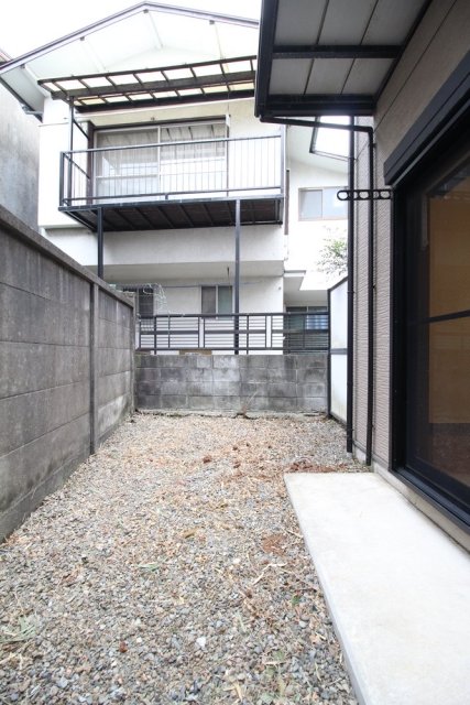 広々と使用できるお庭付きです。