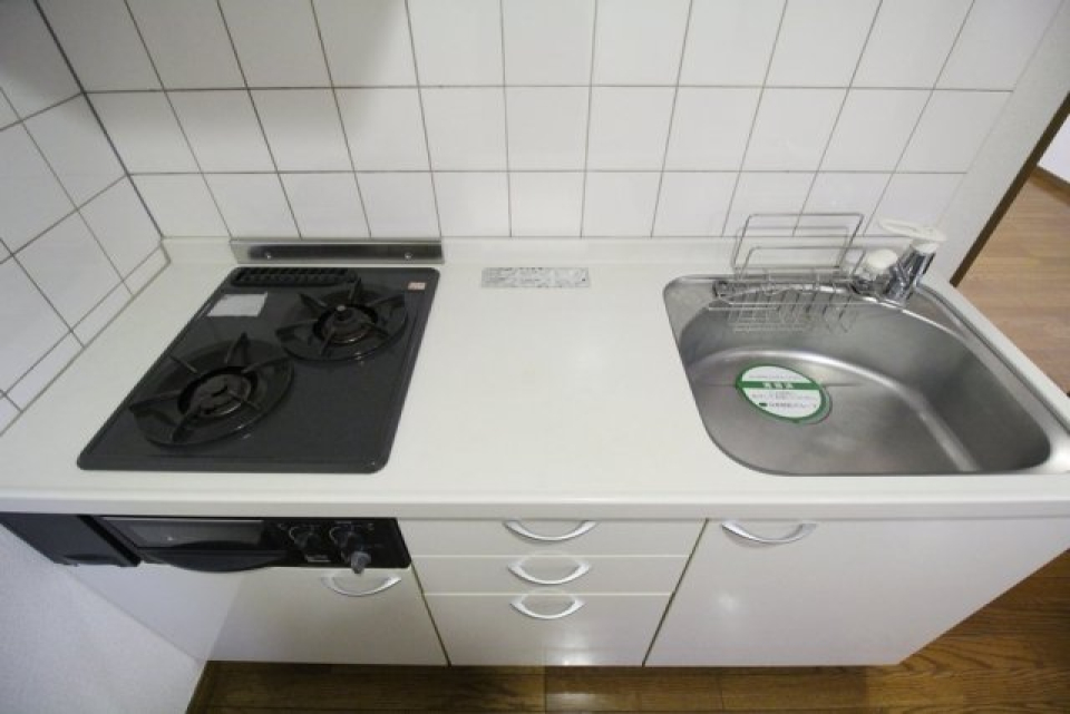 2口ガスコンロ・グリル付きです。