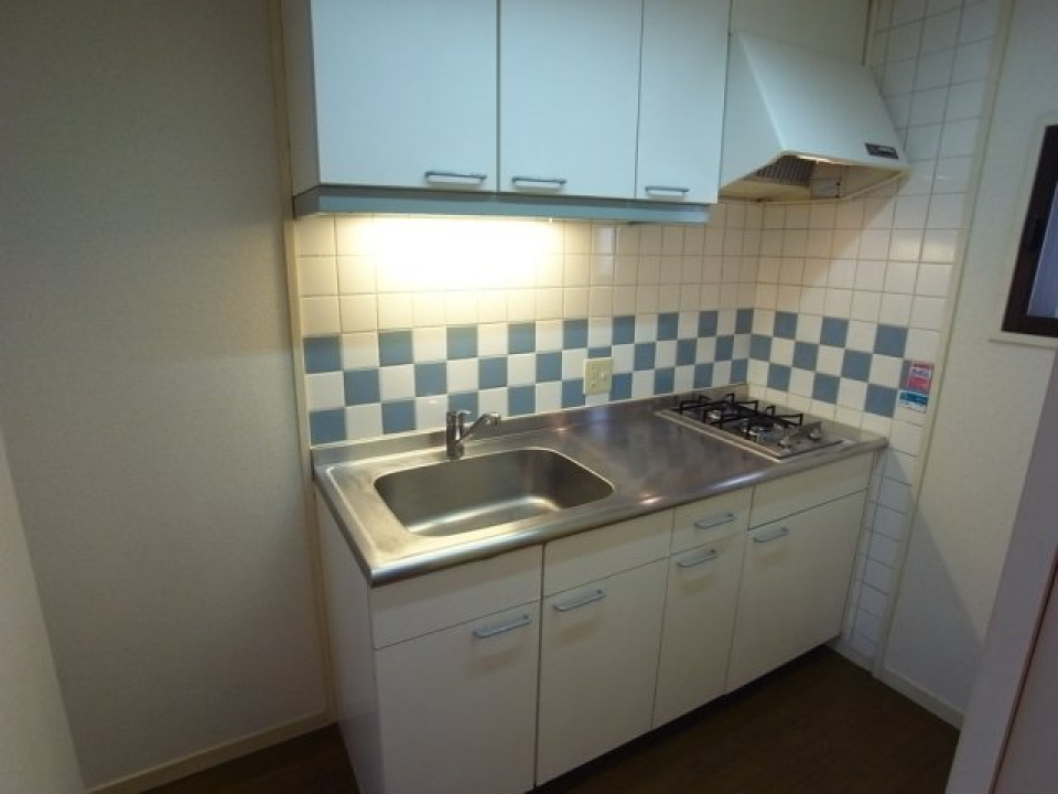 ブルーのタイル張りかアクセントになっています。