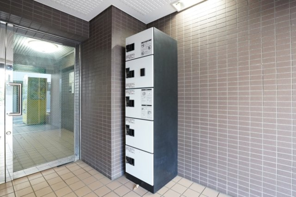 共有の宅配BOX付きです。