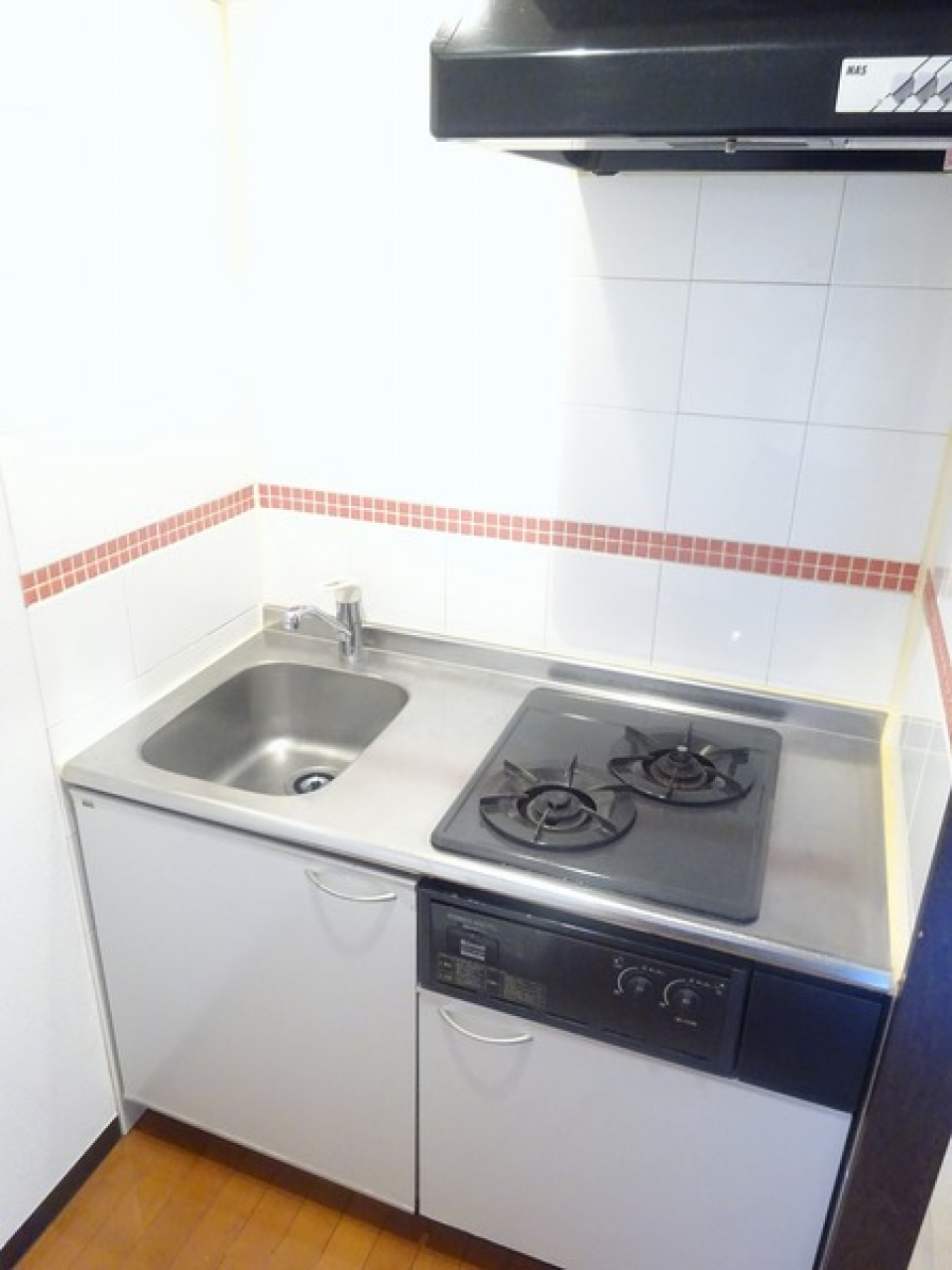 キッチンです。2口のガスコンロ付きです。