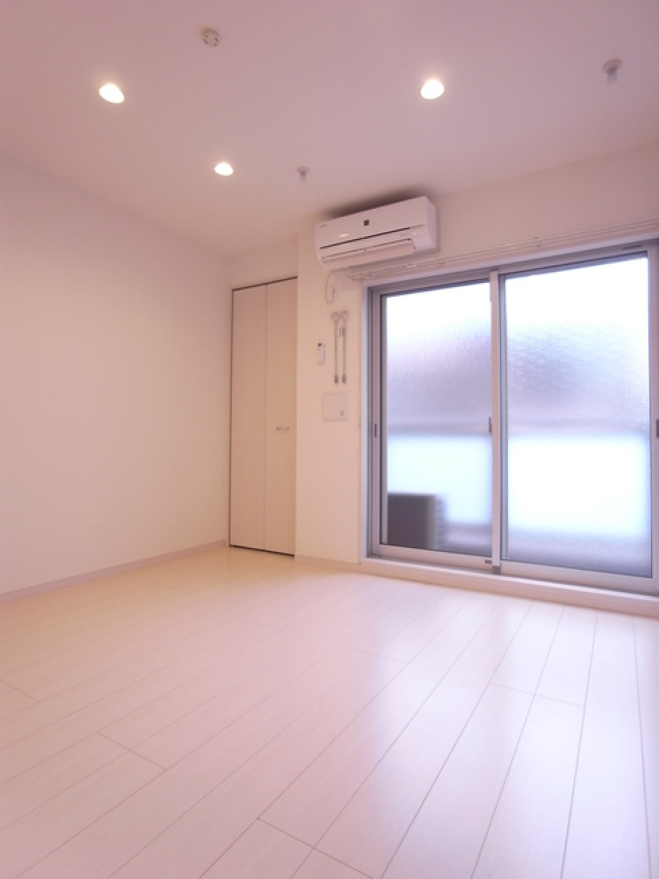 東向きにバルコニーがあります。