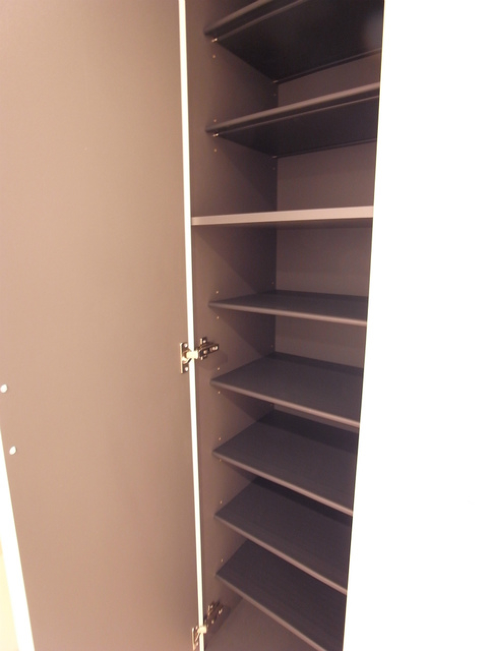 一人暮らしにはぴったりなシューズボックスです。