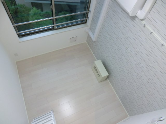 白と淡いグレーだから緑が映えそう。