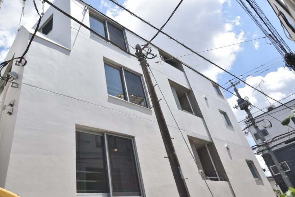 ４階建ての建物の１階にあるお部屋です。