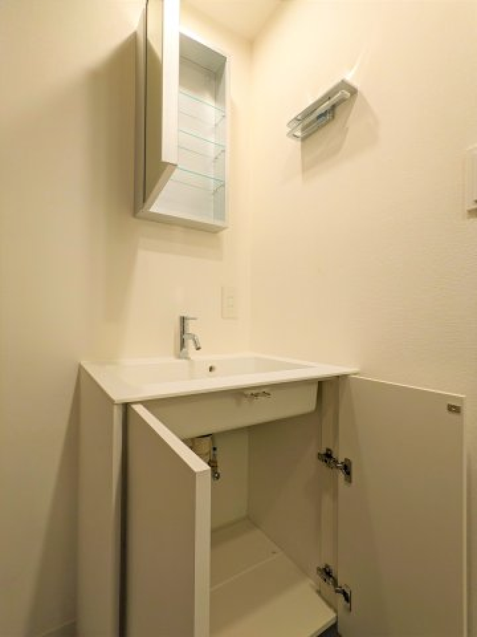 洗面台の収納能力も侮るなかれ。たっぷり収納が期待できます。