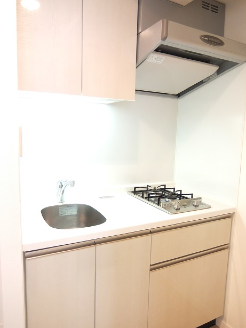 キッチンです。2口のガスコンロ付きです。
※参考写真
