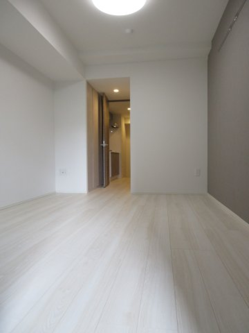 白×グレーで落ち着いた雰囲気です。