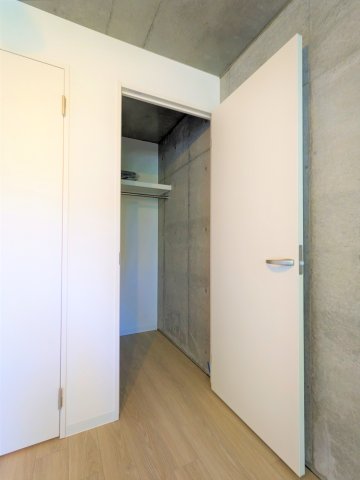 たっぷり収納できちゃうWICです。