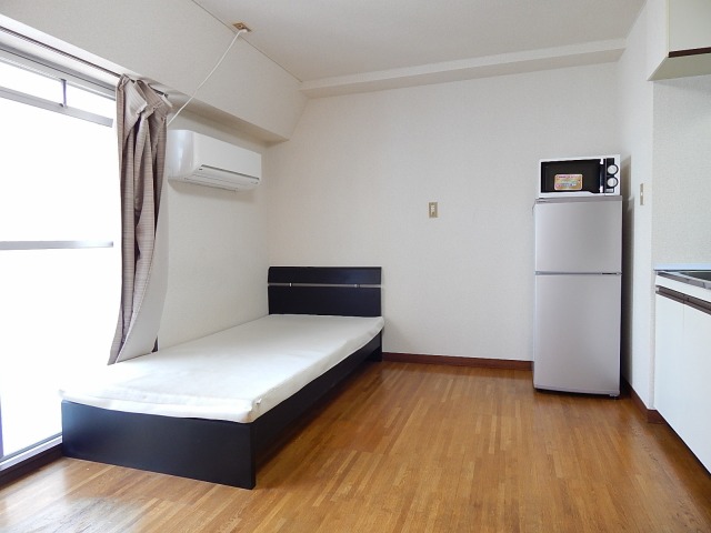 ６帖の洋室です。
※家具家電はイメージです。