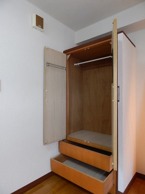 嬉しいクローゼット付きです。