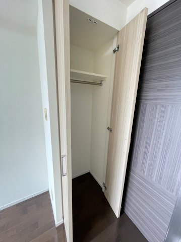 収納は上段に棚もあるので、デッドスペースを有効活用出来ます。